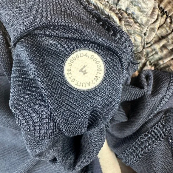 Lululemon Hotty Hot Short Size 4 Tall Digital Oasis W7AUIT - Picture 6 of 7